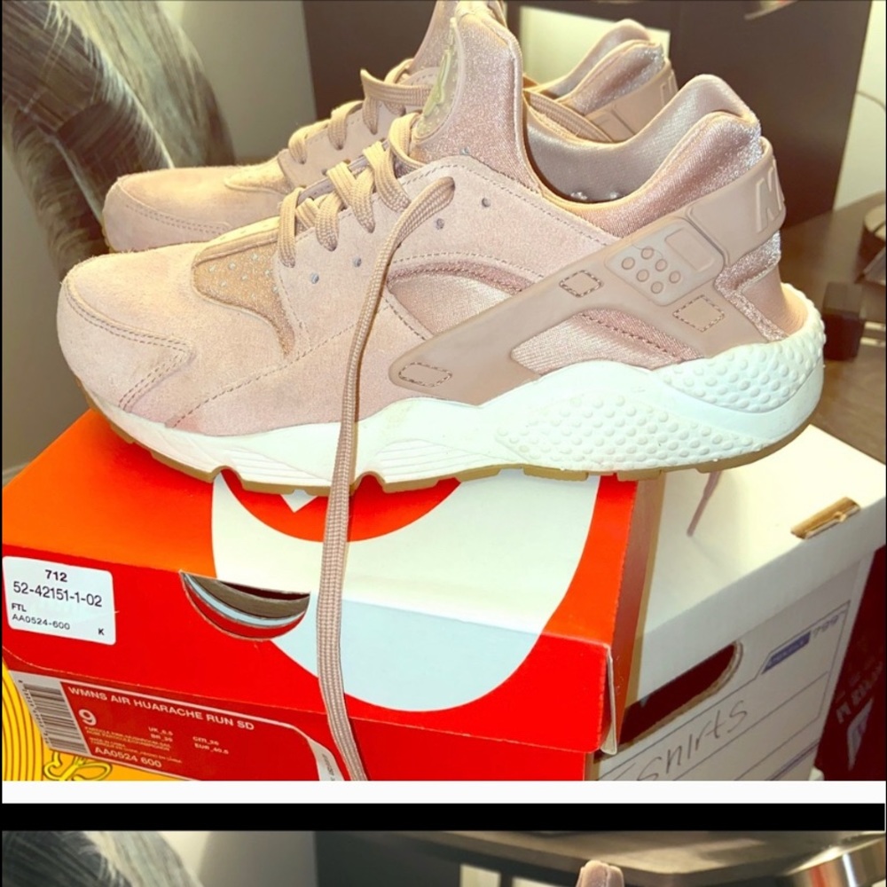 Women’s Nike Huaraches